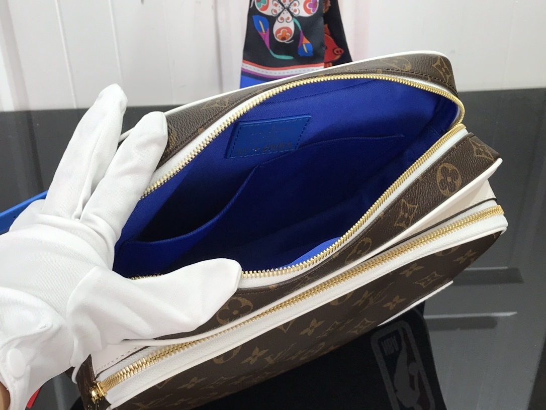 LV Shoulder bag M85141