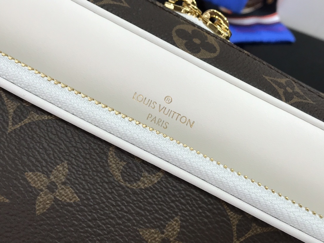 LV Shoulder bag M85141