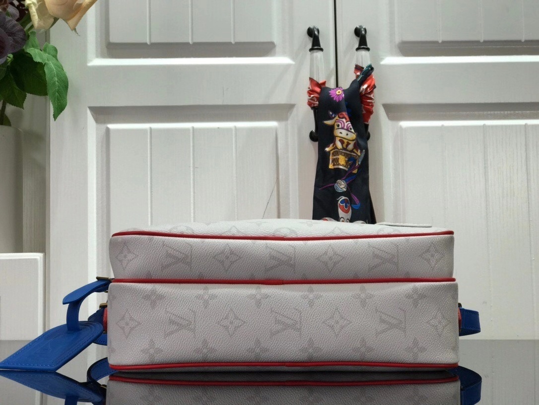 LV Shoulder bag M85141