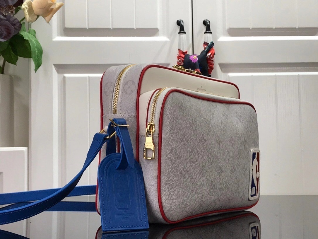 LV Shoulder bag M85141