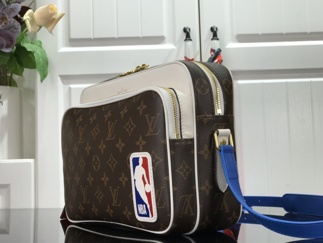 LV Shoulder bag M85141