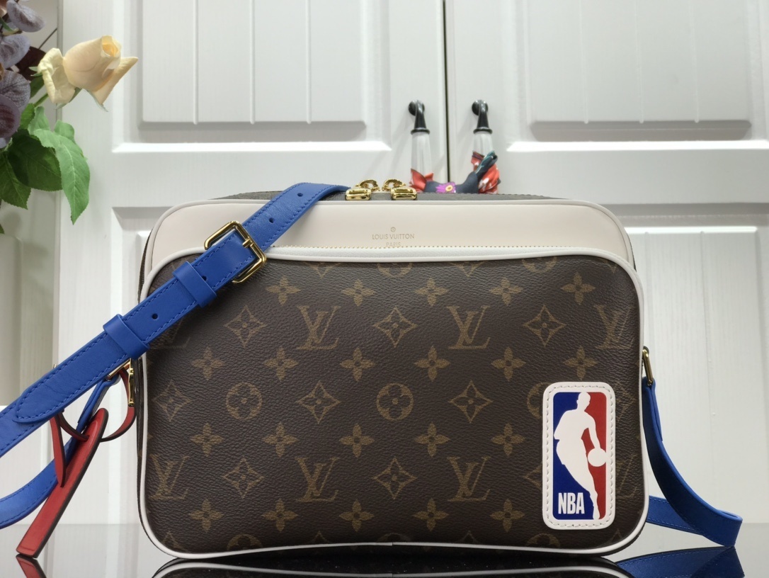 LV Shoulder bag M85141