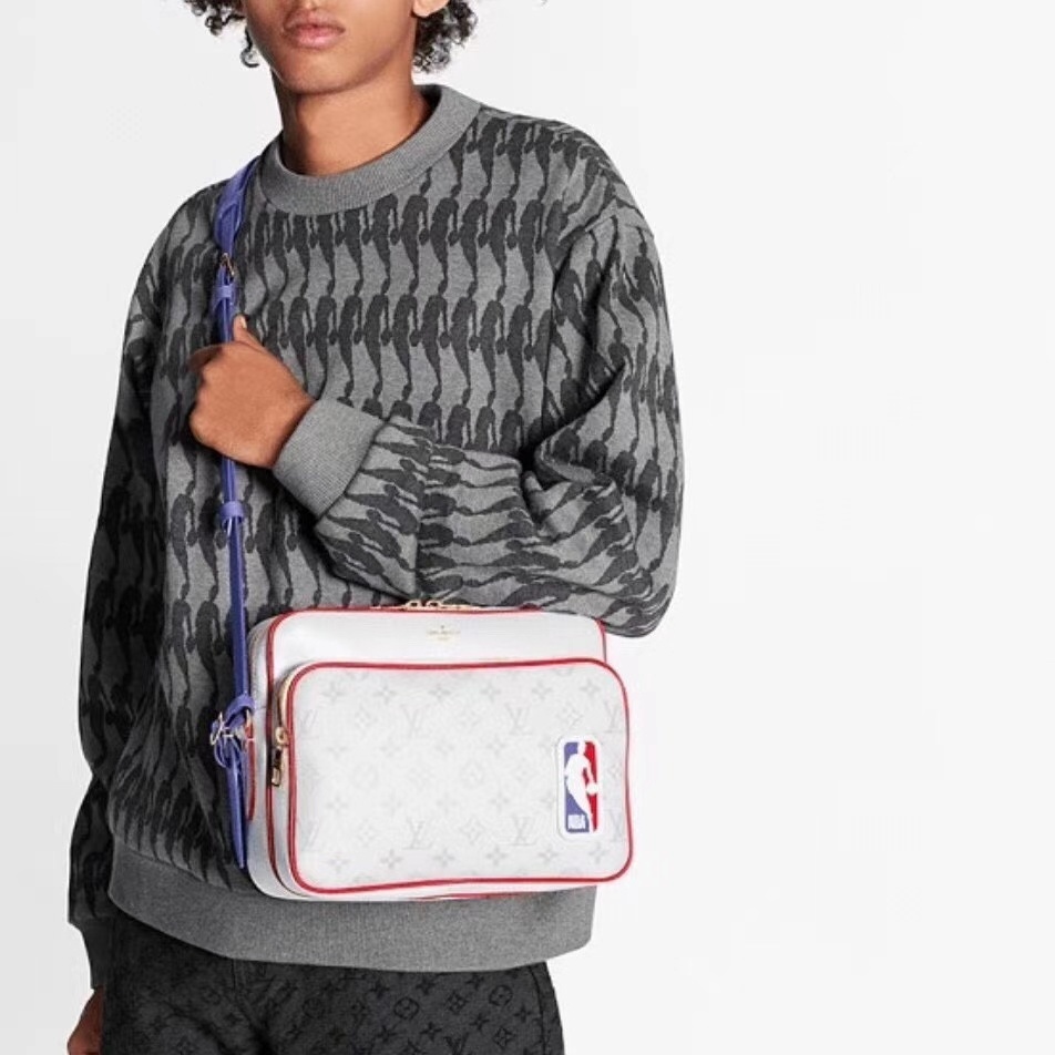 LV Shoulder bag M85141