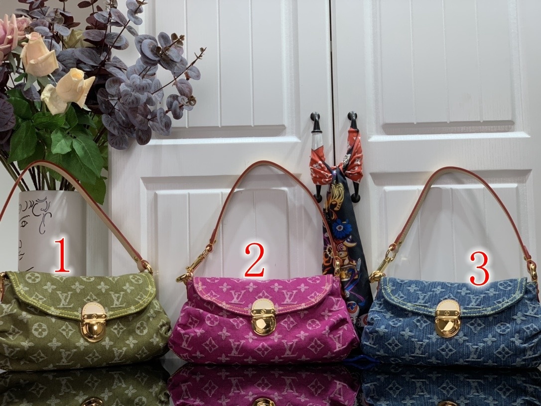 LV Shoulder bag M95050S