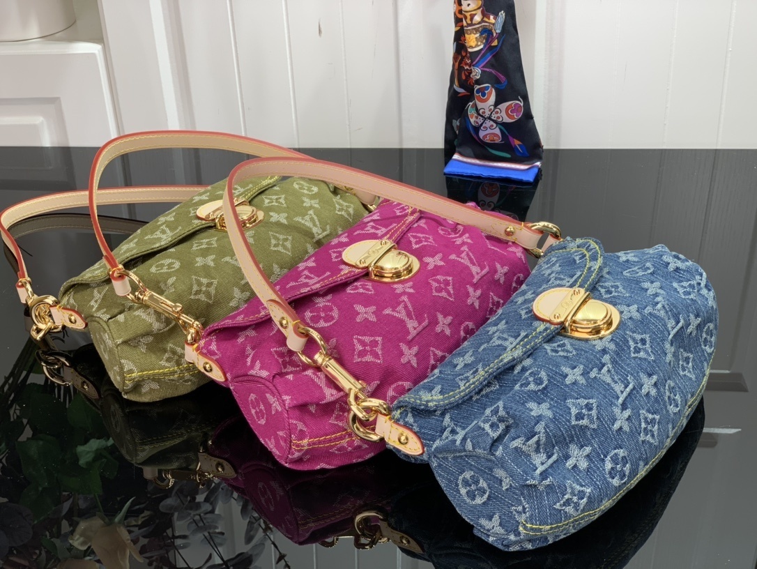 LV Shoulder bag M95050S