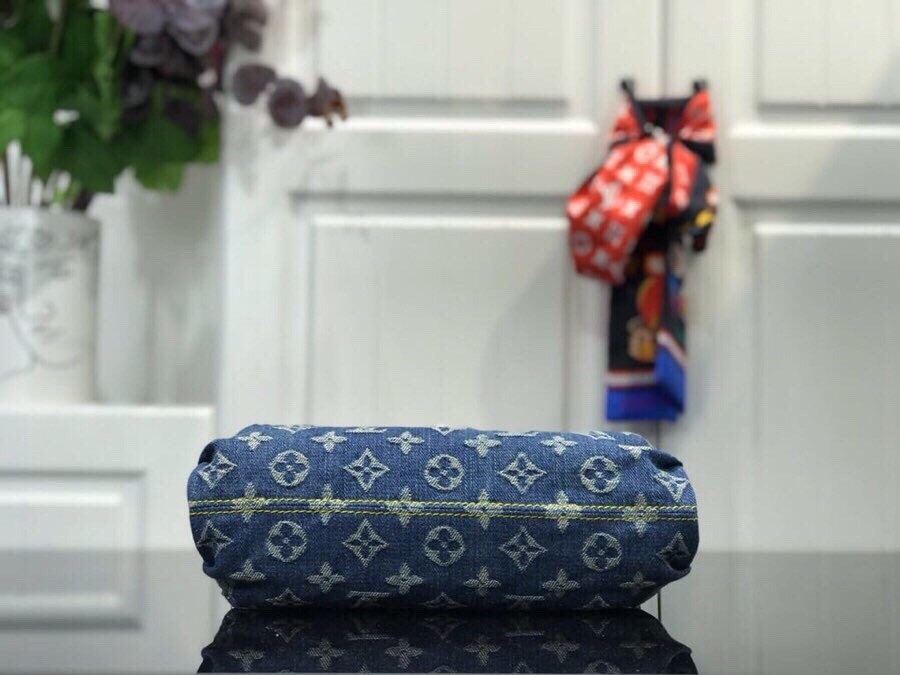 LV Shoulder bag M95050S