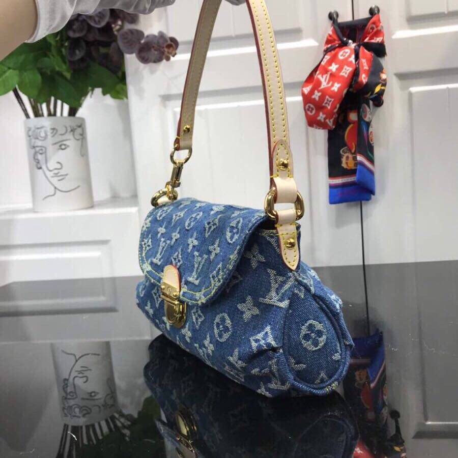 LV Shoulder bag M95050S