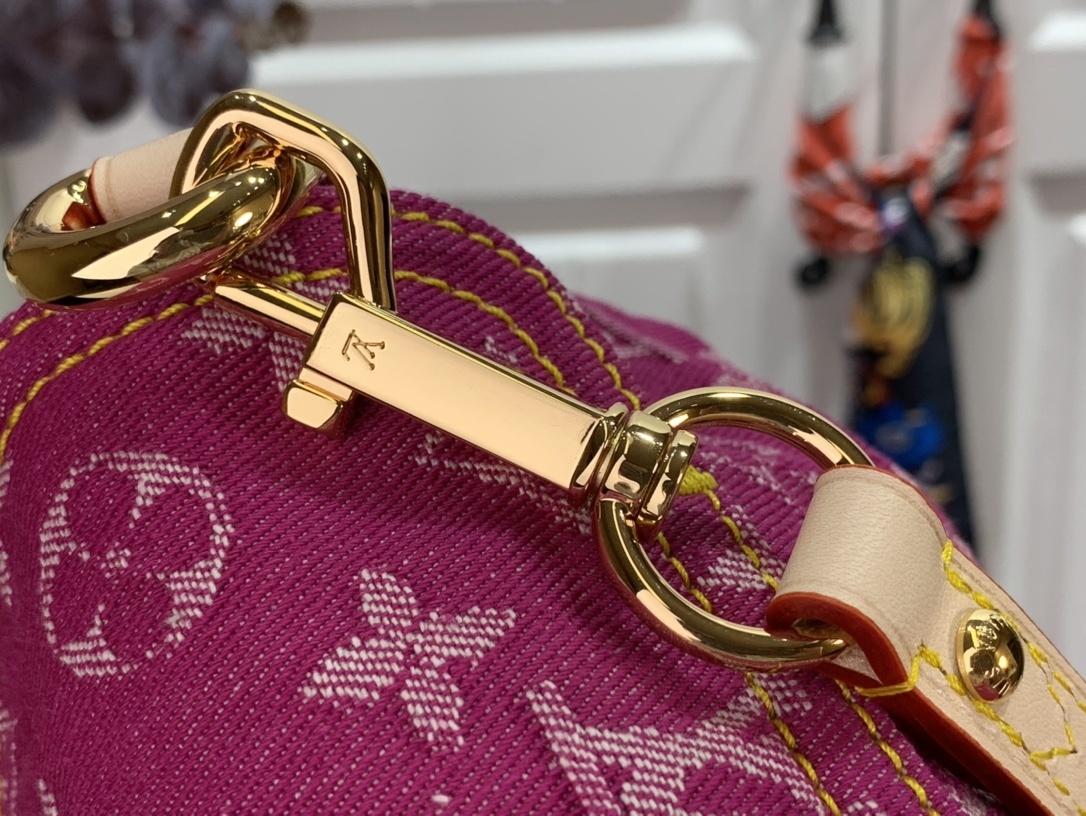 LV Shoulder bag M95050S