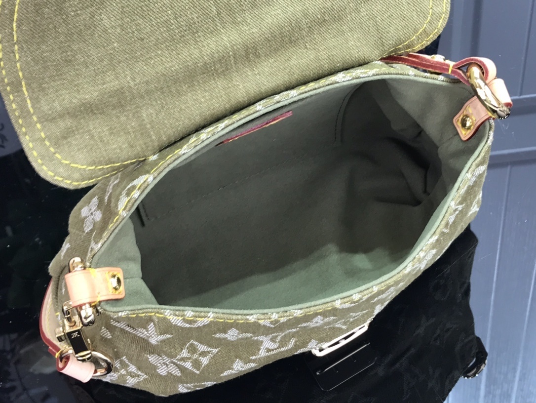 LV Shoulder bag M95050S