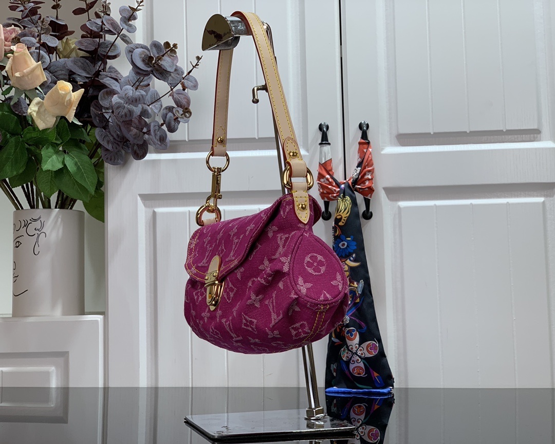 LV Shoulder bag M95050S