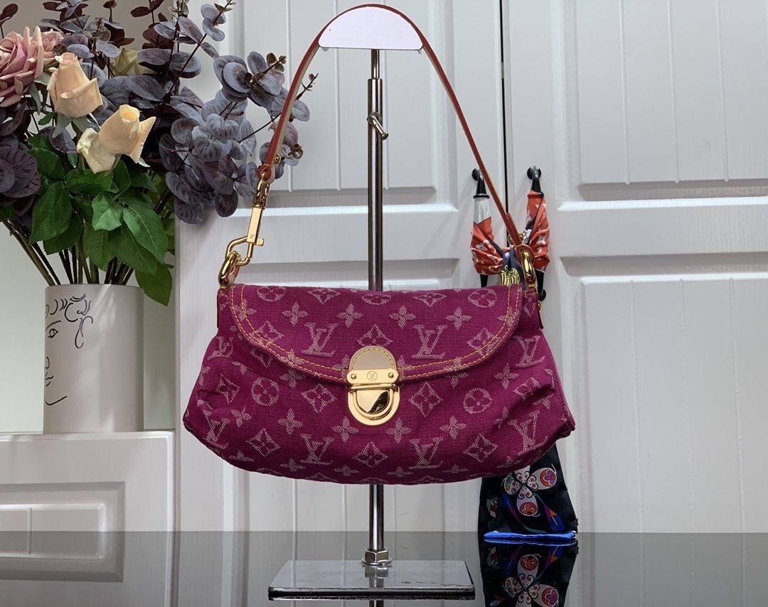 LV Shoulder bag M95050S