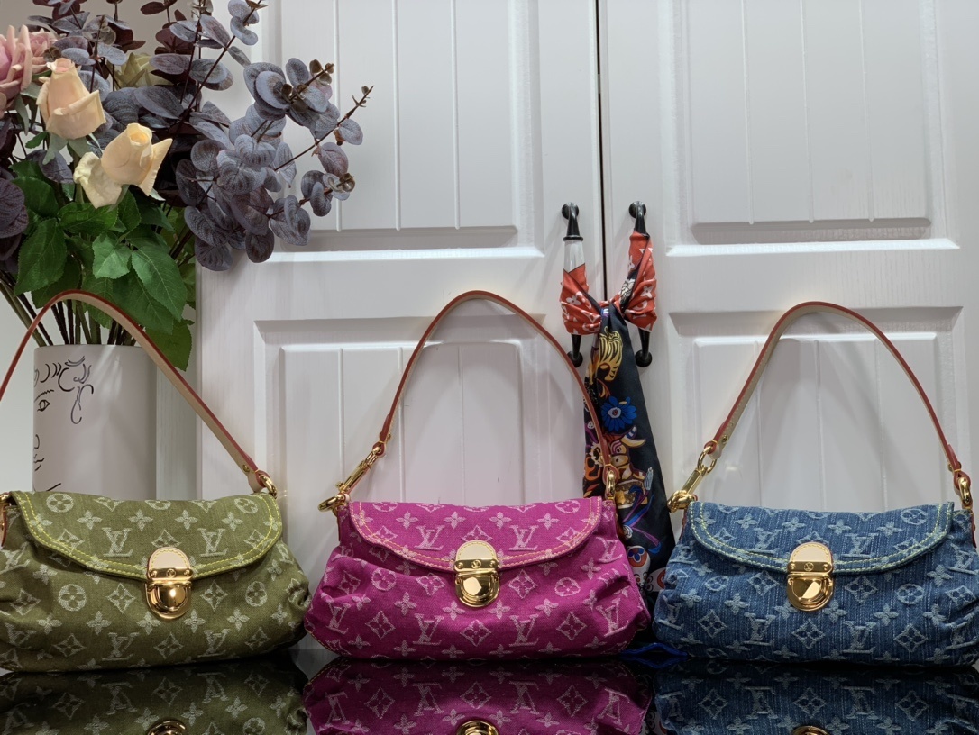 LV Shoulder bag M95050S