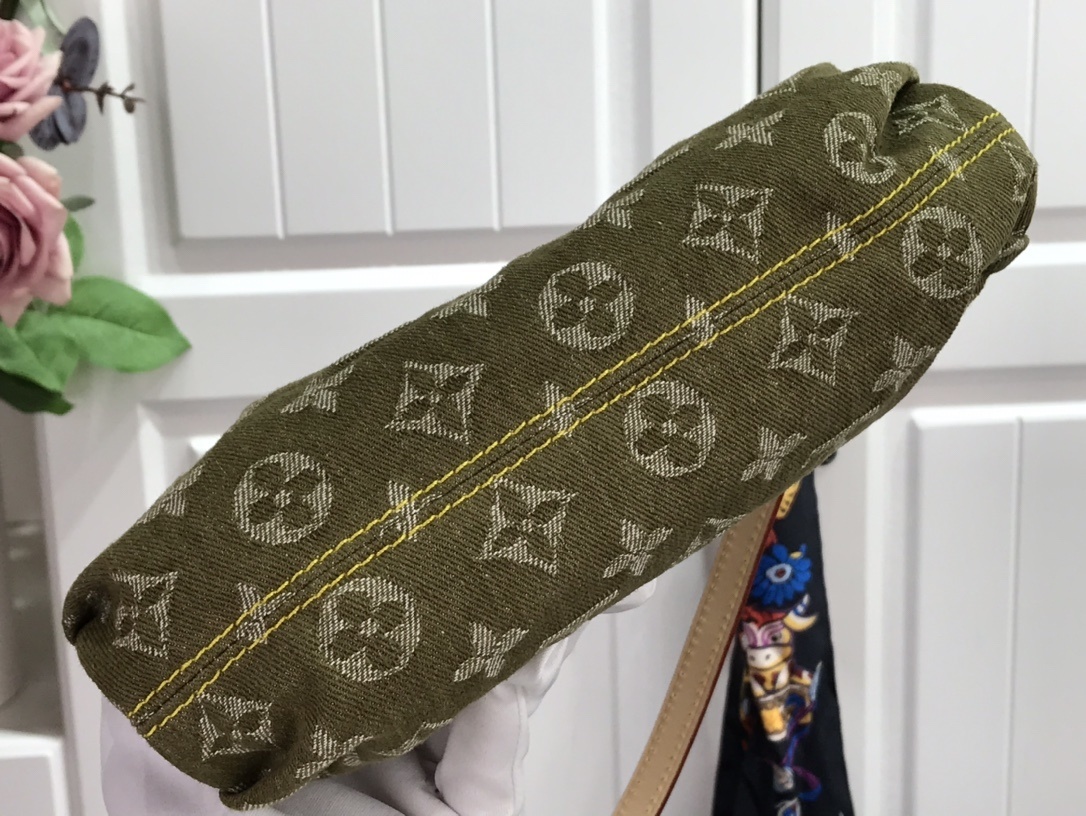 LV Shoulder bag M95050S