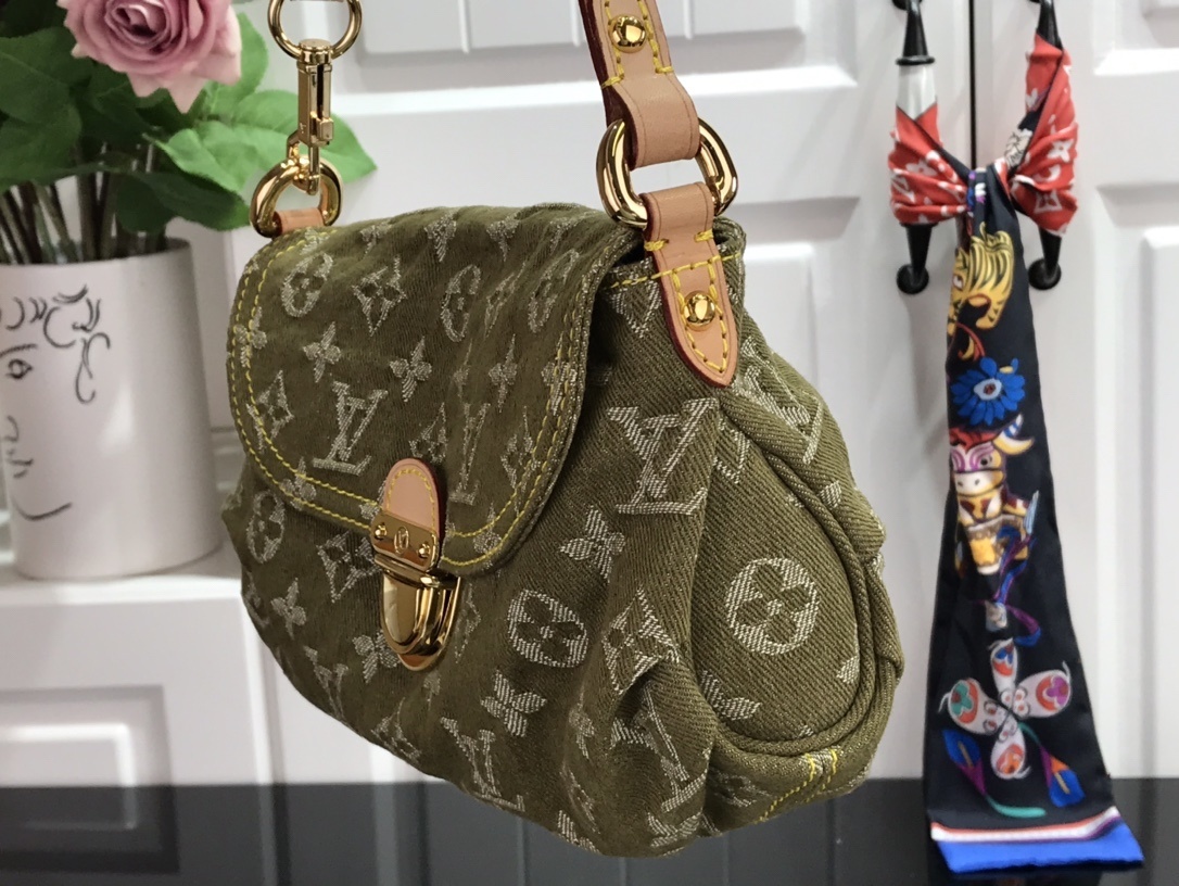 LV Shoulder bag M95050S