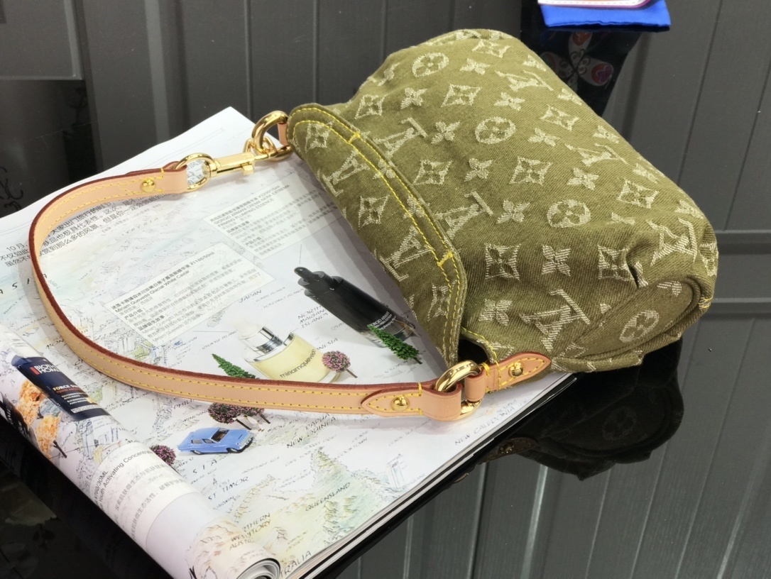 LV Shoulder bag M95050S