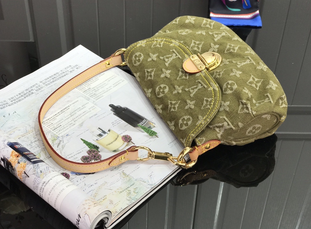 LV Shoulder bag M95050S