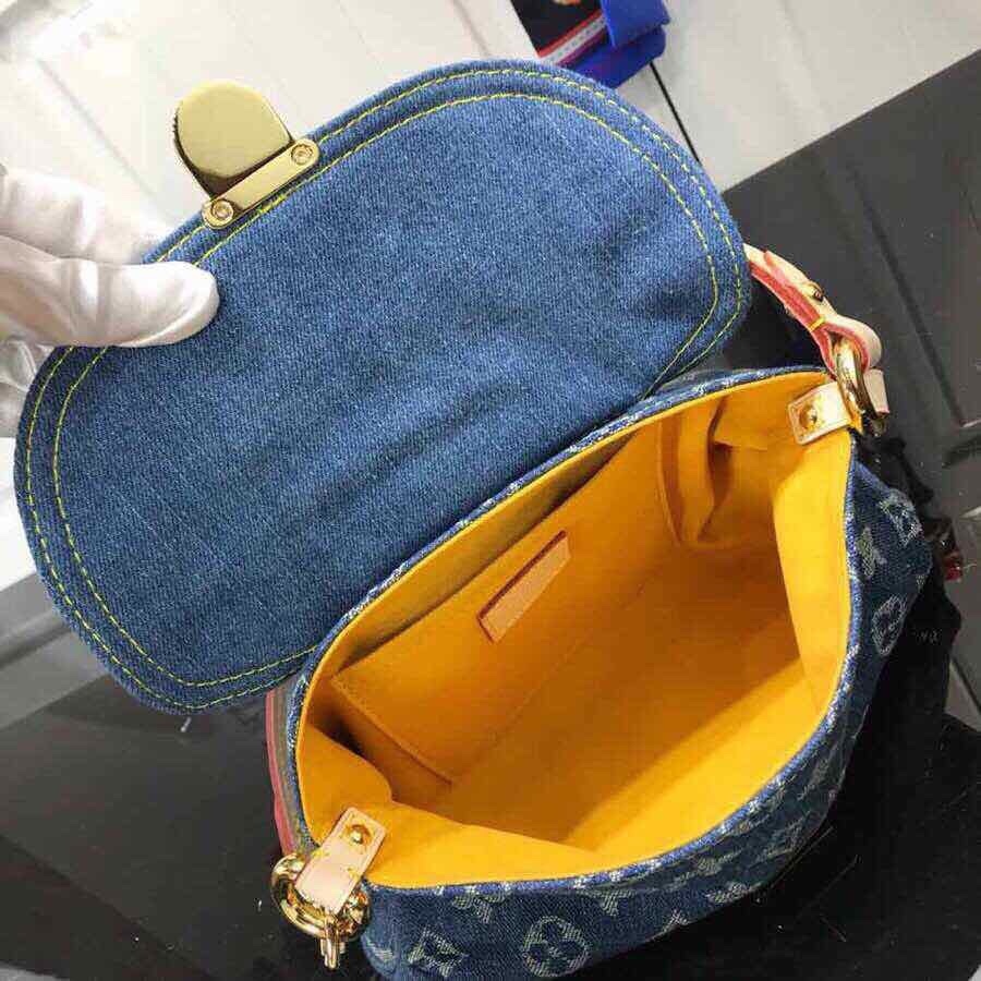 LV Shoulder bag M95050S