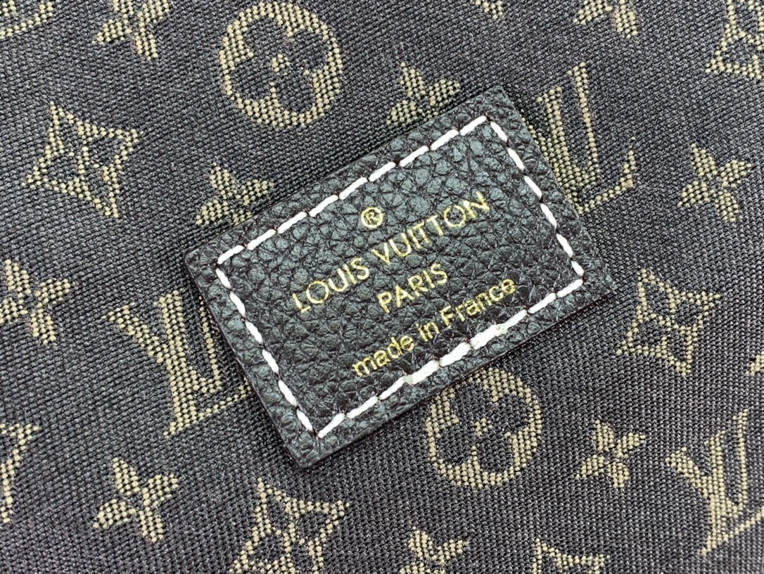 LV Shoulder bag M95227