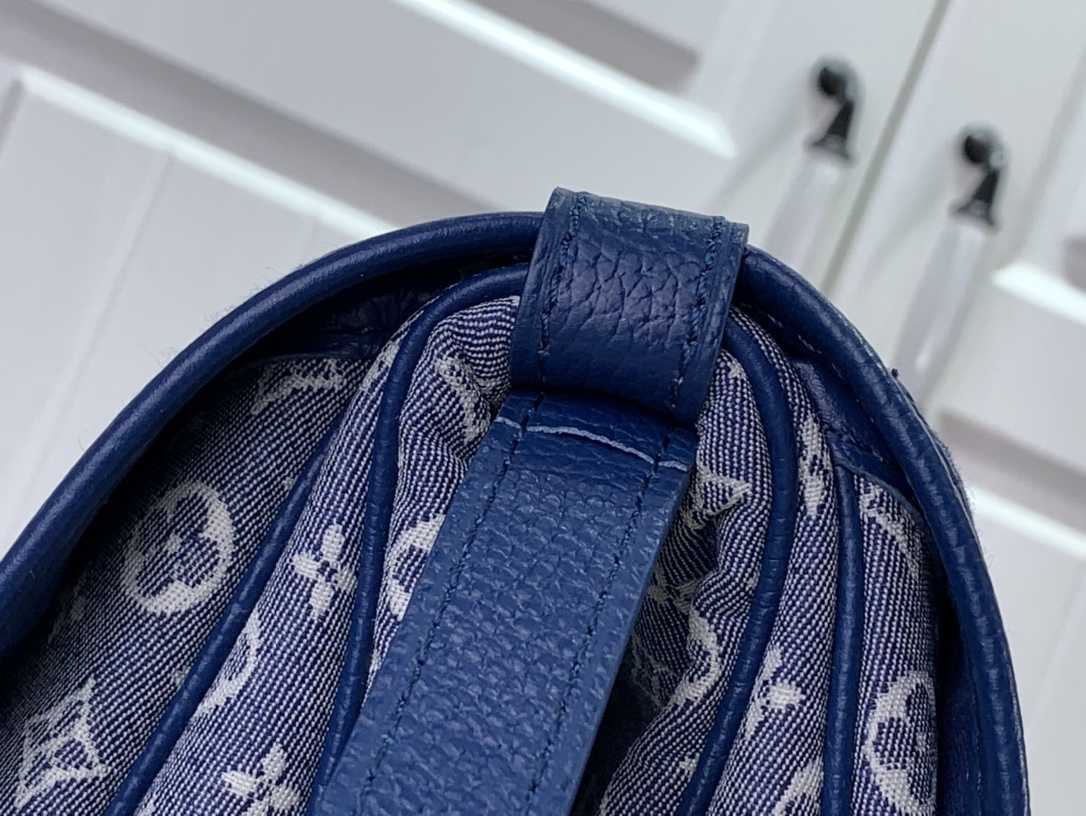 LV Shoulder bag M95227