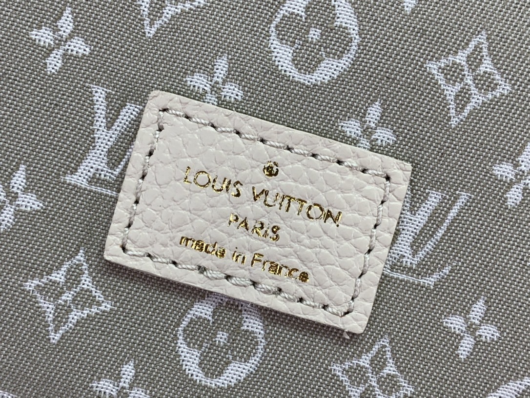 LV Shoulder bag M95227