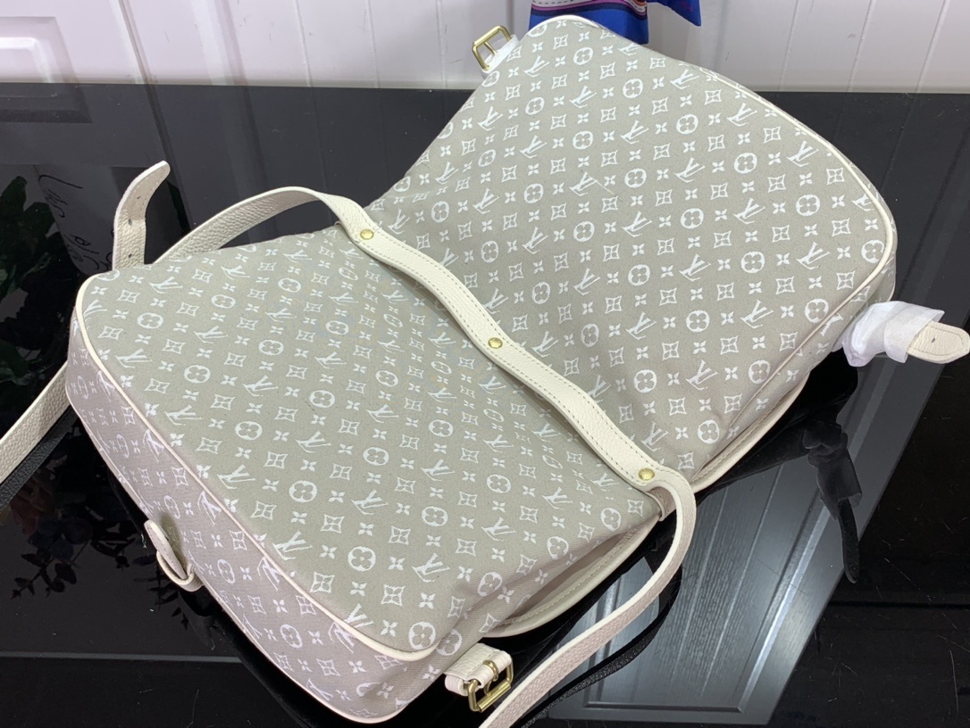 LV Shoulder bag M95227
