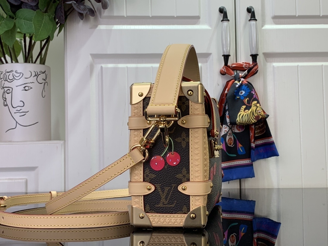 LV SIDE TRUNK M14278