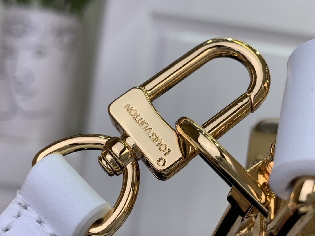 LV SIDE TRUNK M14046