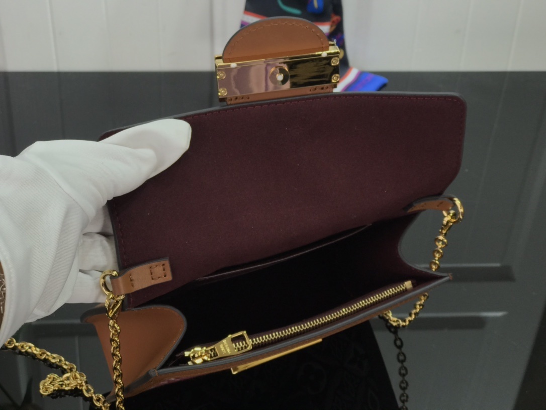 LV SINCE 1854 DAUPHINE CHAIN wallet M69992