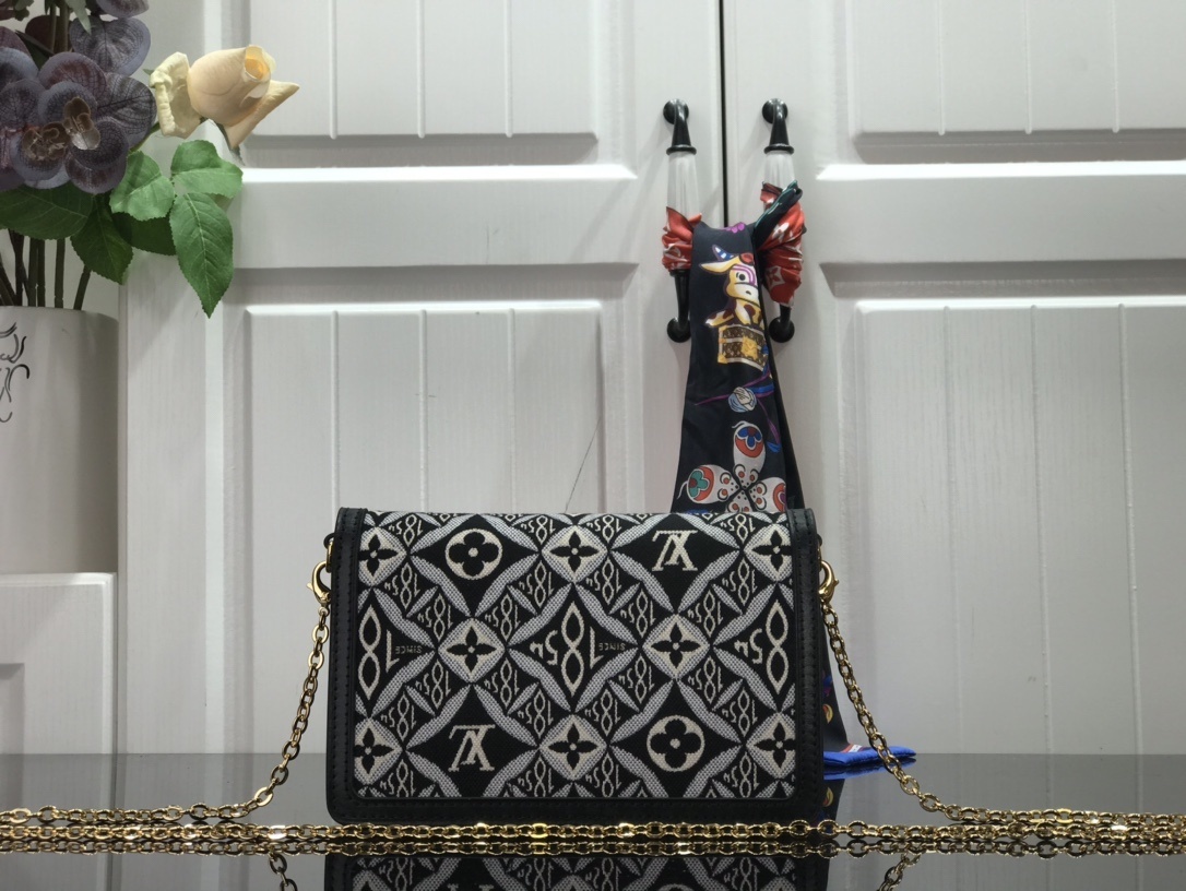 LV SINCE 1854 DAUPHINE CHAIN wallet M69992