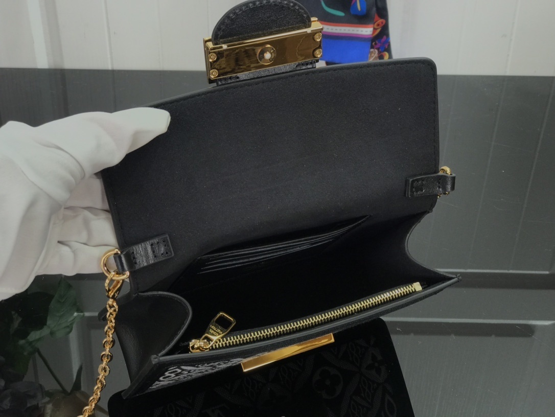 LV SINCE 1854 DAUPHINE CHAIN wallet M69992