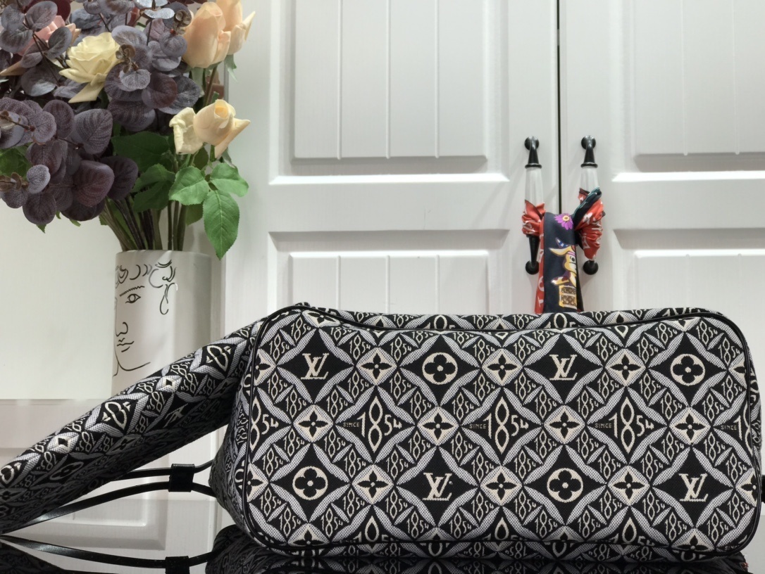 LV SINCE 1854 NEVERFULL MM M57230