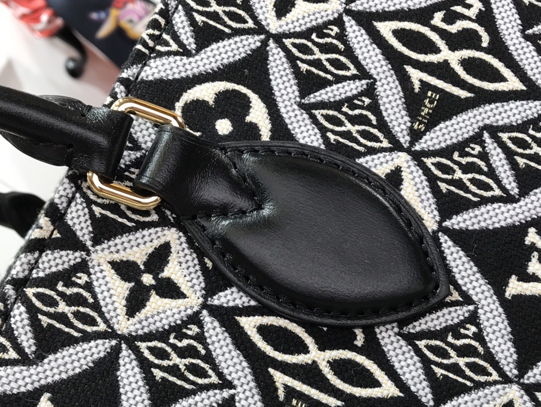 LV SINCE 1854 ONTHEGO GM M57207