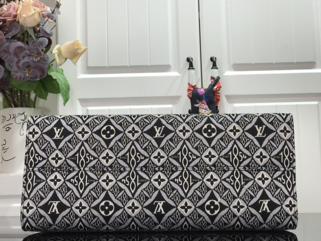 LV SINCE 1854 ONTHEGO GM M57207