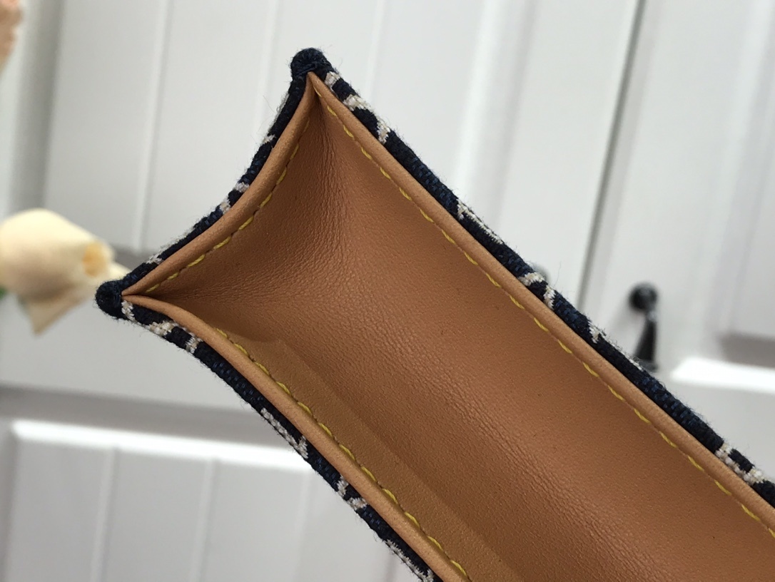 LV SINCE 1854 PETIT SAC PLAT M80288