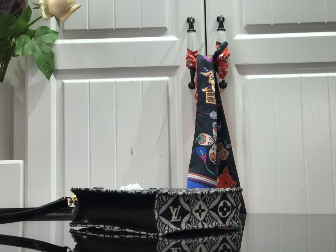 LV SINCE 1854 PETIT SAC PLAT M80288