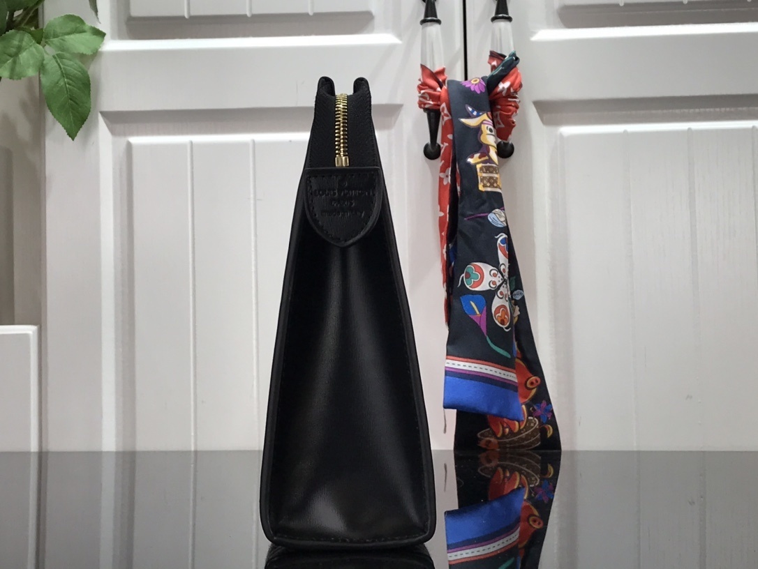 LV SINCE 1854 POCHE TOILETTE 26 M80074