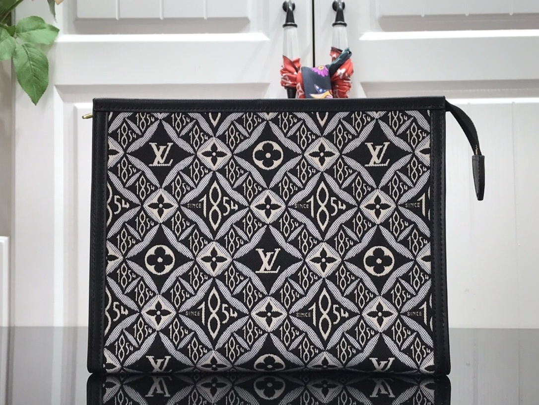 LV SINCE 1854 POCHE TOILETTE 26 M80074