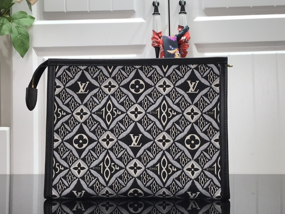 LV SINCE 1854 POCHE TOILETTE 26 M80074