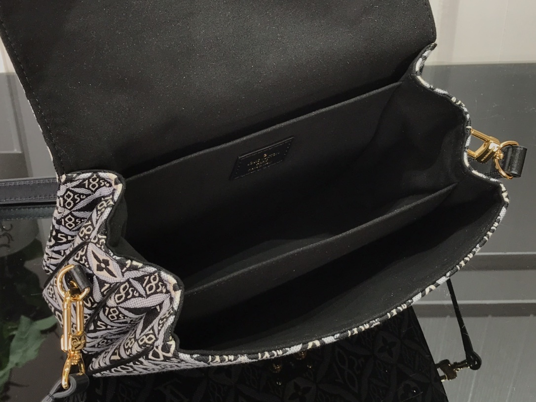 LV SINCE 1854 POCHETTE METIS M57272 