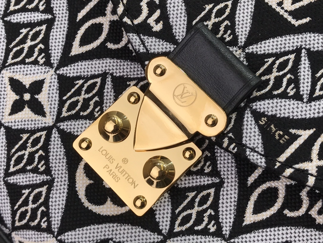 LV SINCE 1854 POCHETTE METIS M57272 