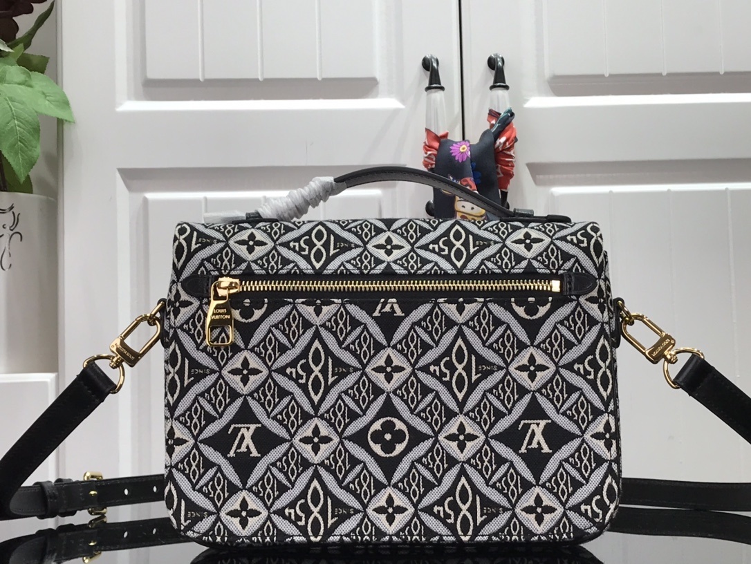 LV SINCE 1854 POCHETTE METIS M57272 