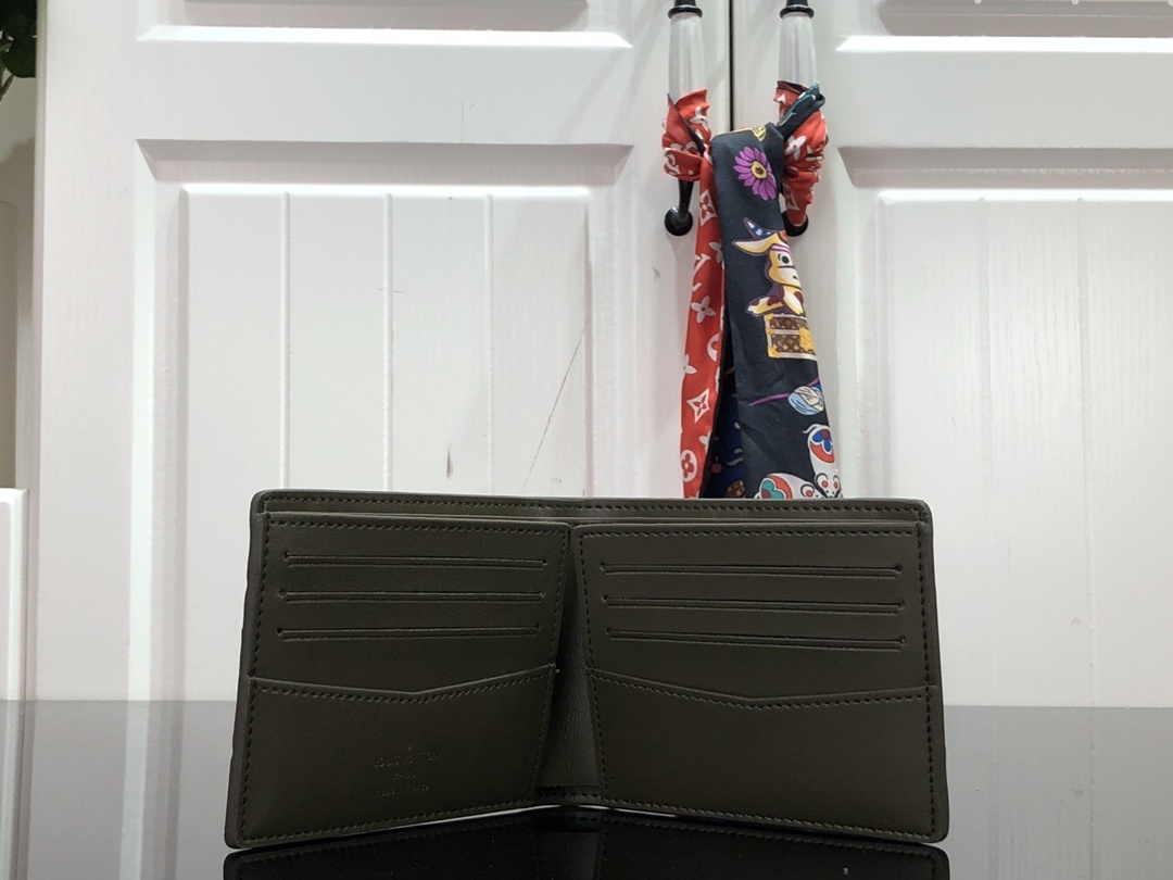 LV SLENDER wallet M80520 