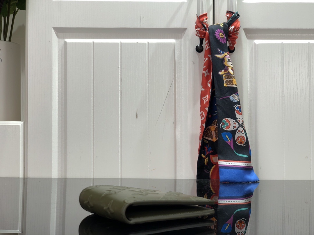 LV SLENDER wallet M80520 