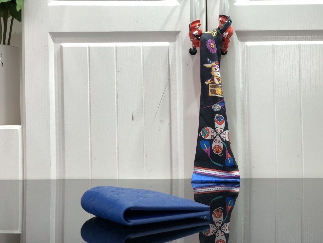 LV SLENDER wallet M80590