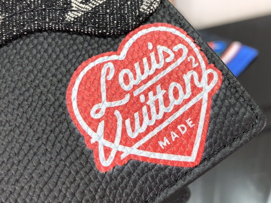 LV SLENDER wallet M81020