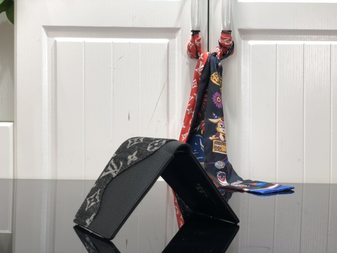 LV SLENDER wallet M81020