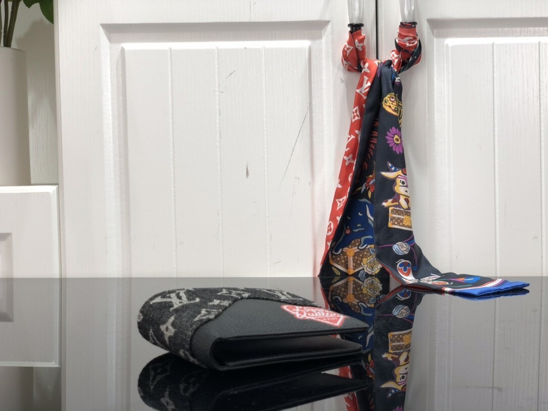 LV SLENDER wallet M81020