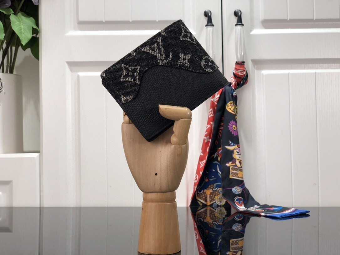 LV SLENDER wallet M81020