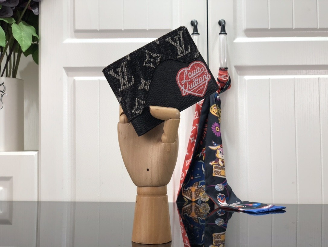 LV SLENDER wallet M81020