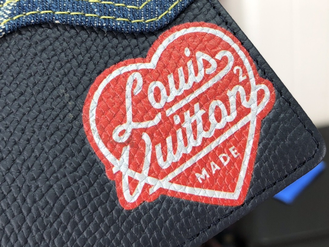 LV SLENDER wallet M81020